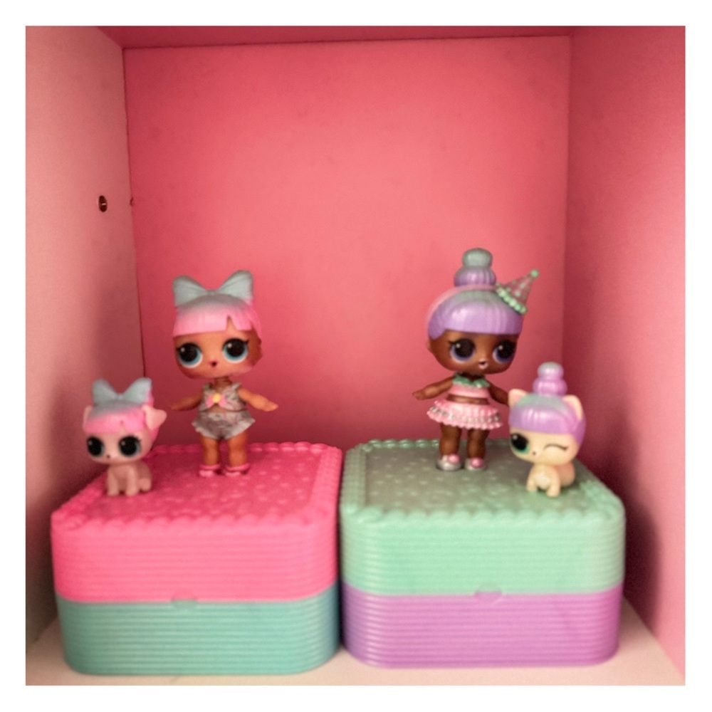 L.O.L. Surprise! Dolls with Pink and Mint Accessories